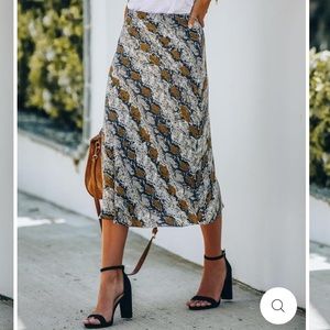 💫VICI Snake print skirt💫